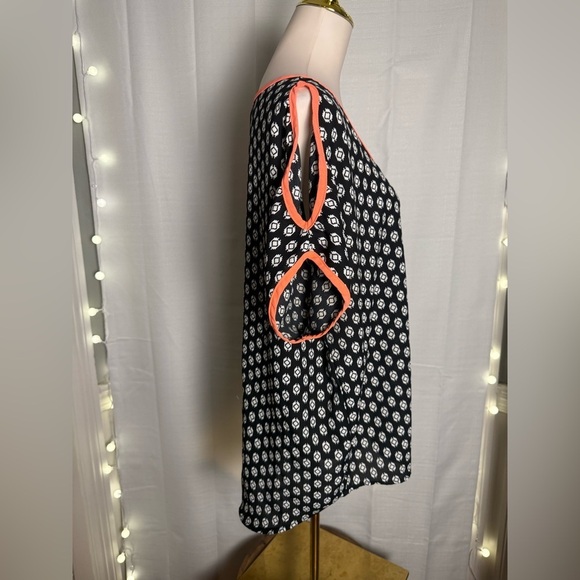 Bobeau Black and Orange Boxy Blouse - Picture 3 of 8